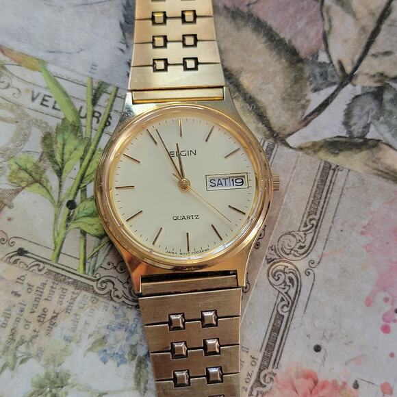 Vintage Watches Elgin Gold Tone Quartz Day Date Mens Dress Watch 1980s - Picture 1 of 10